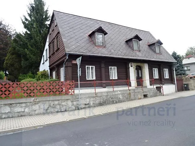 Prodej rodinného domu 220 m², pozemek 1072 m²